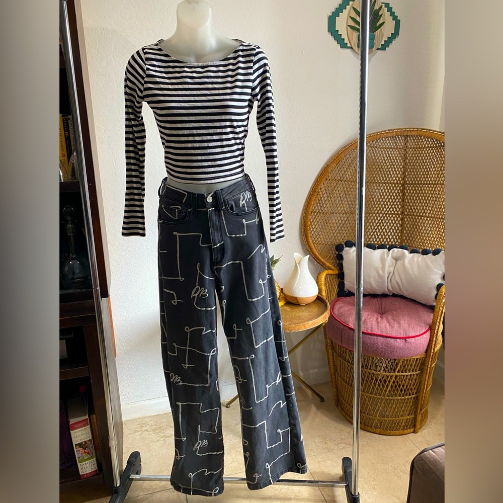 High Rise Wide Scribble Jeans - Picture 4 of 10